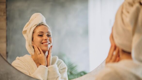 tres-cosmeticos-que-no-deben-faltar-en-tu-neceser-este-2021-para-lucir-buena-cara…-¡y-olvidarte-del-‘maskne’!
