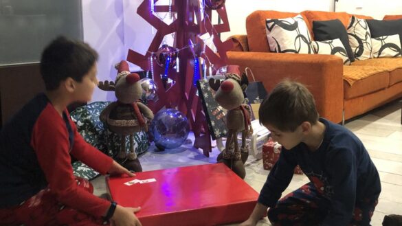 como-gestionar-el-exceso-de-regalos-a-los-ninos-tras-la-visita-de-papa-noel-y-los-reyes-magos