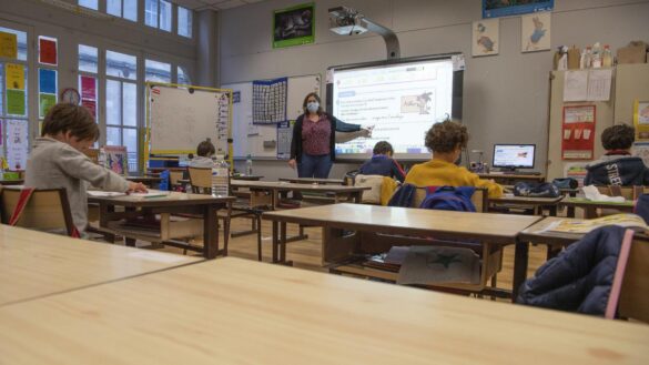 los-expertos-aseguran-que-hay-que-ventilar-las-aulas-pese-al-frio-para-evitar-el-contagio-por-covid-19