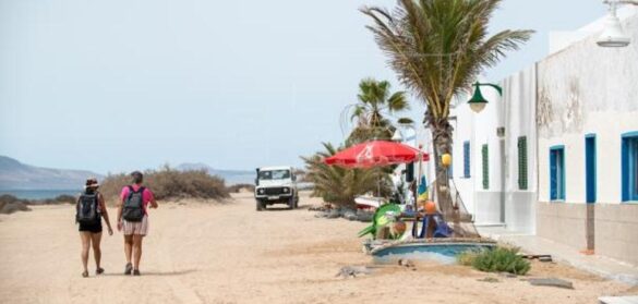 la-graciosa-deja-de-ser-el-gran-paraiso-libre-de-covid-de-espana