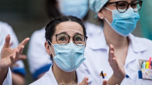 la-primera-ola-de-covid-19-provoco-ideas-suicidas-en-un-3,5%-de-los-sanitarios-espanoles-y-trastornos-en-un-45%