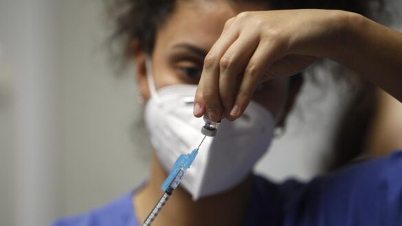 pfizer-reducira-temporalmente-las-entregas-de-vacunas-de-covid-19-a-europa-a-partir-de-la-semana-que-viene