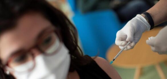 sanidad-prohibe-priorizar-a-los-gestores-hospitalarios-y-cargos-sanitarios-en-la-vacunacion