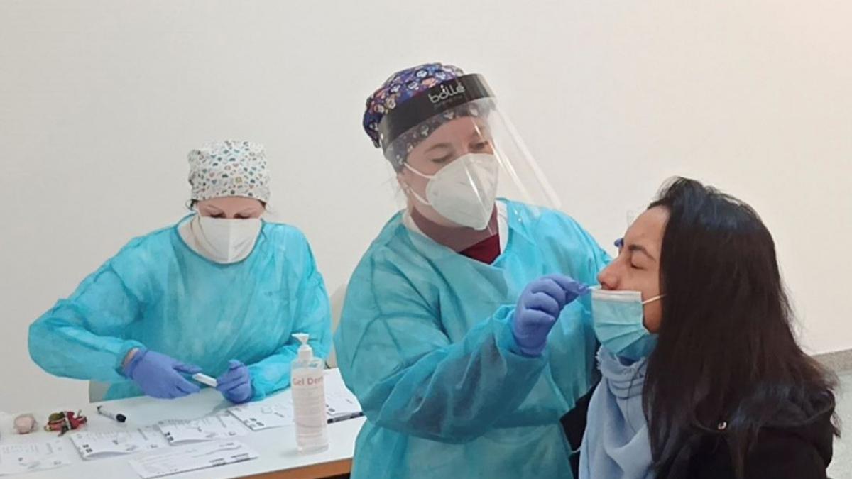 Los reinfectados de coronavirus no se convierten en contagiadores otra vez, según un nuevo estudio