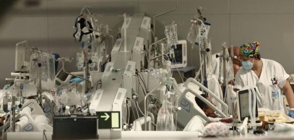 sanidad-se-aferra-a-pequenos-brotes-verdes-para-frenar-la-tercera-ola