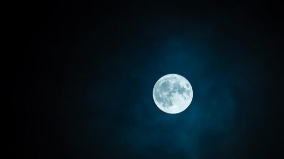 la-luna-llena-afecta-al-sueno-sin-que-nos-demos-cuenta,-segun-un-estudio
