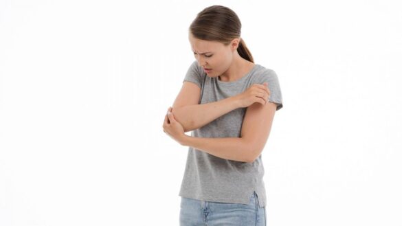 me-duele-el-codo-al-hacer-fuerza,-¿cuales-pueden-ser-las-causas?
