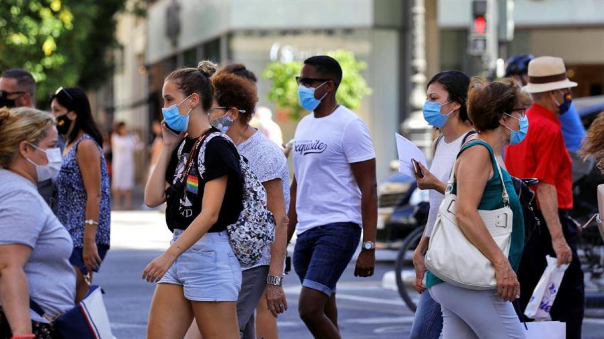 La inmunidad de grupo, tras un año de pandemia: ¿la alcanzaremos por las vacunas o por los contagios?