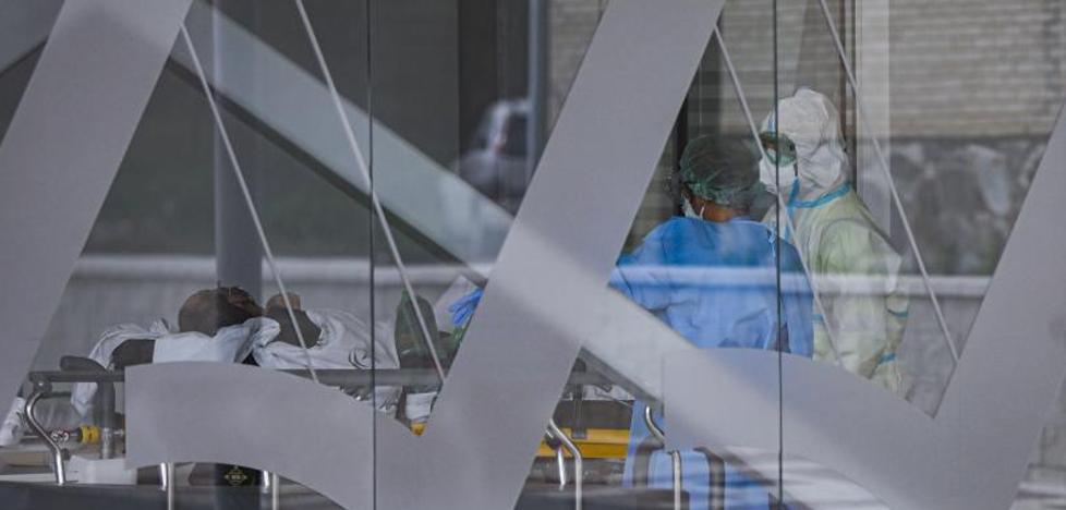 España marca su récord de mortalidad en la tercera ola con 724 fallecidos