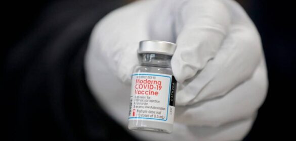 moderna-propone-rellenar-con-mas-dosis-cada-vial-para-aumentar-las-vacunas-disponibles