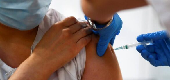 moderna-y-pfizer-probaran-su-vacuna-en-adolescentes-durante-2021