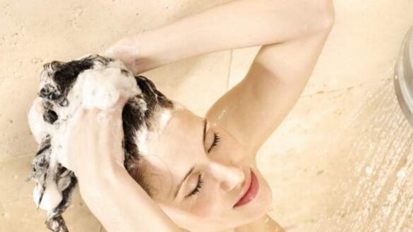 el-error-que-cometemos-al-aplicarnos-champu-cuando-nos-lavamos-el-pelo,-segun-una-peluquera