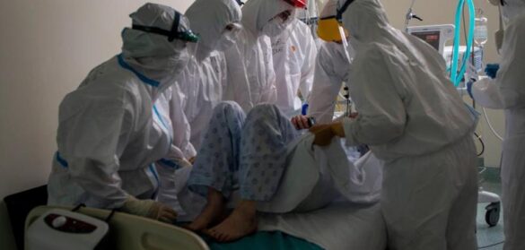 espana-bate-su-record-de-mortalidad-en-fin-de-semana-con-909-victimas