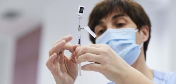 espana-se-encomienda-a-pfizer-y-le-compra-otros-20,8-millones-de-vacunas
