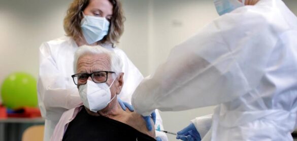sanidad-incluye-en-el-plan-de-vacunas-a-la-franja-de-45-a-54-anos