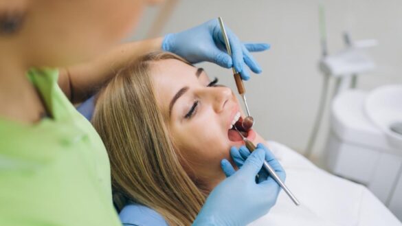 dentistas-alertan-sobre-blanqueamientos-y-ortodoncias-anunciadas-en-internet