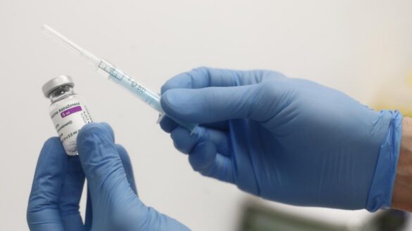 como-funciona-la-vacuna-de-astrazeneca-y-cual-es-su-efectividad