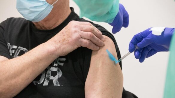 ¿necesito-una-pcr-o-test-de-antigenos-negativo-antes-de-ponerme-la-vacuna-del-coronavirus?