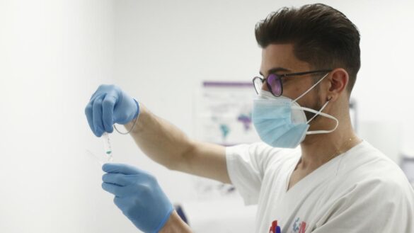 sanidad-informa-que-45.611-personas-han-rechazado-vacunarse,-el-2%-de-los-convocados