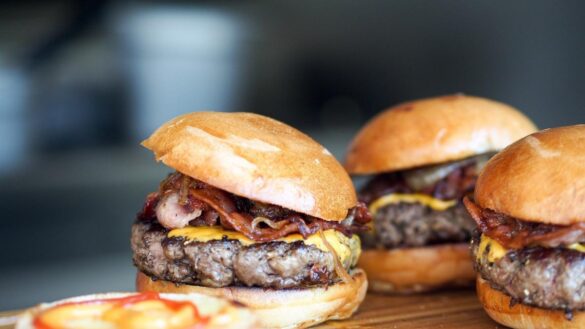 las-hamburguesas-de-supermercado-tienen-el-doble-de-grasa-que-un-filete-de-ternera,-segun-un-estudio-de-ocu
