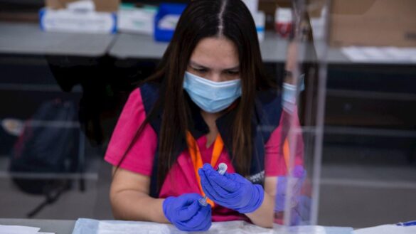 una-dosis-de-la-vacuna-de-pfizer-contra-el-coronavirus-reduce-en-un-75%-las-infecciones-asintomaticas
