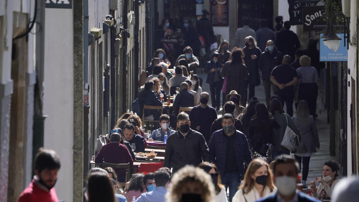 La OMS alerta de que los contagios de coronavirus han subido por primera vez en siete semanas