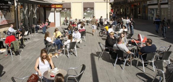 la-caida-del-virus-en-espana-se-ralentiza-y-complica-mas-aun-la-semana-santa