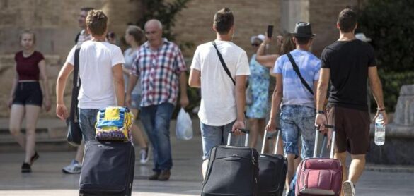 la-propuesta-para-semana-santa:-cerrojazo-14-dias,-toque-de-queda-y-sin-celebraciones
