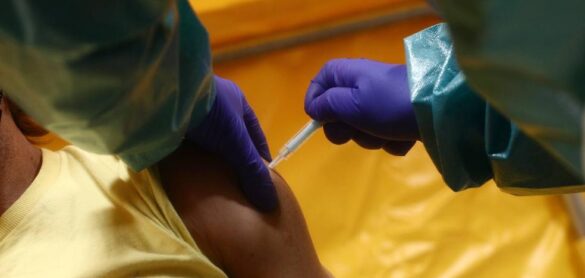 astrazeneca-aun-no-se-administrara-a-mayores-de-55-anos