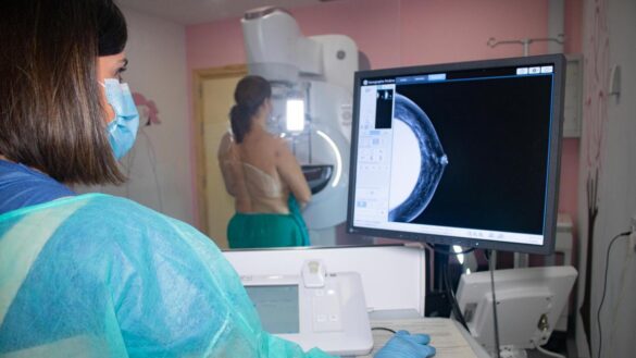 un-nuevo-efecto-secundario-de-la-vacuna-contra-la-covid-19-puede-confundirse-con-el-cancer