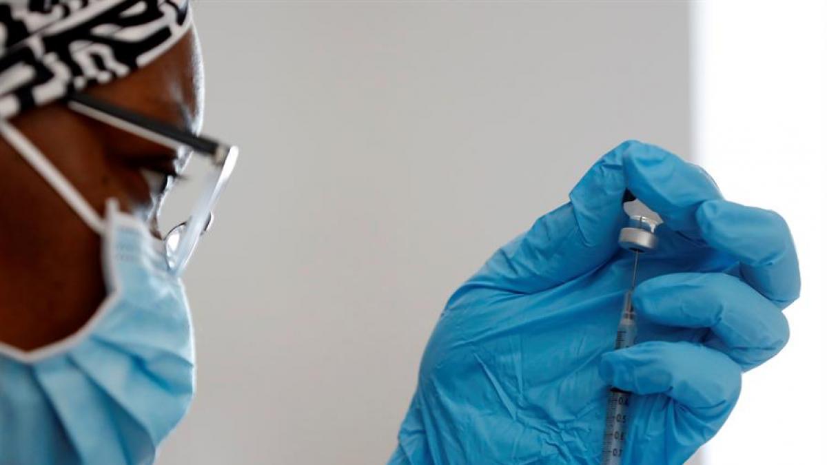 La efectividad de las vacunas contra el coronavirus: Pfizer lidera la lista y AstraZeneca frena la variante brasileña