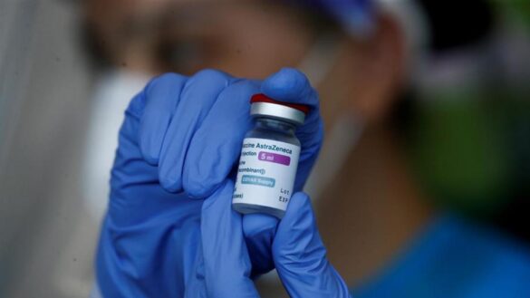 espana-recibio-228.000-dosis-del-lote-de-astrazeneca-paralizado-en-varios-paises-europeos-por-casos-graves-de-trombos