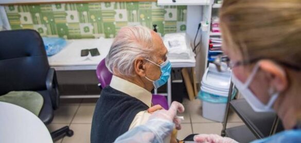 sanidad-acuerda-que-las-personas-de-«alto-riesgo»-sean-las-proximas-vacunadas