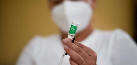 la-ema-recomienda-seguir-vacunando-con-astrazeneca-pese-al-temor-a-los-trombos
