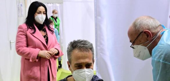 sanidad-suspende-la-vacunacion-con-astrazeneca-durante-al-menos-15-dias
