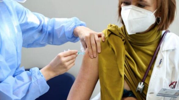 por-que-espana-ha-suspendido-la-vacunacion-con-astrazeneca