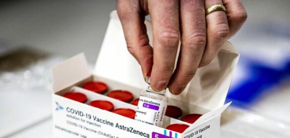 astrazeneca:-¿como-sabemos-si-una-vacuna-produce-efectos-adversos?