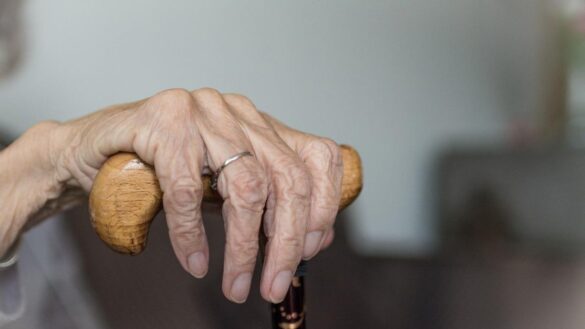 la-agonia-de-una-mujer-de-85-anos-con-el-brazo-roto-desde-hace-ano-y-medio-tras-la-cancelacion-de-su-cirugia-por-el-covid