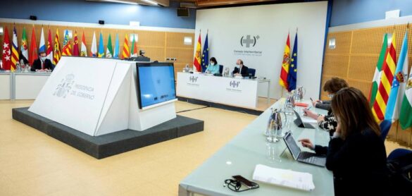 sanidad-y-autonomias-debaten-hoy-vacunar-con-astrazeneca-a-mayores-de-55-anos