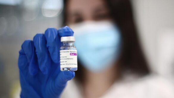 berlin-y-munich-suspenden-la-vacunacion-con-astrazeneca-a-los-menores-de-60-anos-por-sus-efectos-secundarios