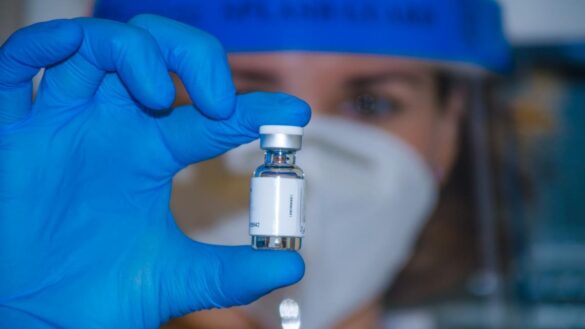 estos-son-los-sintomas-que-deben-alertarte-de-un-peligro-si-has-sido-vacunado-con-astrazeneca