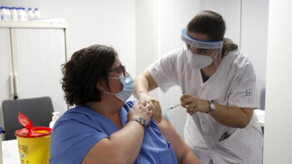 la-vacuna-de-pfizer-se-muestra-eficaz-con-la-variante-sudafricana-y-reporta-inmunidad-al-menos-seis-meses