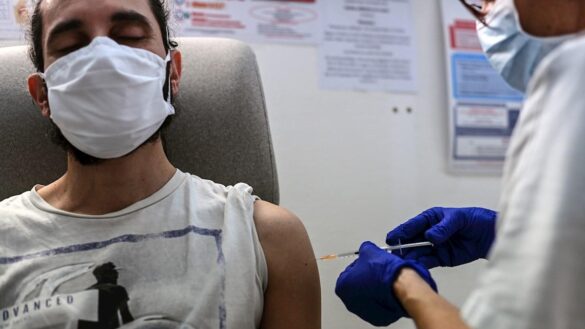 denuncia-judicial-en-francia-por-la-muerte-de-una-mujer-tras-recibir-la-vacuna-contra-la-covid-de-astrazeneca