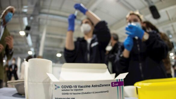 cientificos-alemanes-descubren-la-causa-de-los-trombos-relacionados-con-la-vacuna-de-astrazeneca