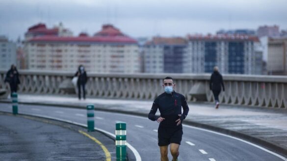 correr-con-mascarilla-es-perjudicial-para-los-sistemas-respiratorio-y-cardiovascular,-segun-un-estudio
