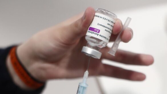 la-oms-defiende-que-los-riesgos-de-la-covid-19-son-«mucho-mas-altos»-que-los-de-la-vacuna-de-astrazeneca