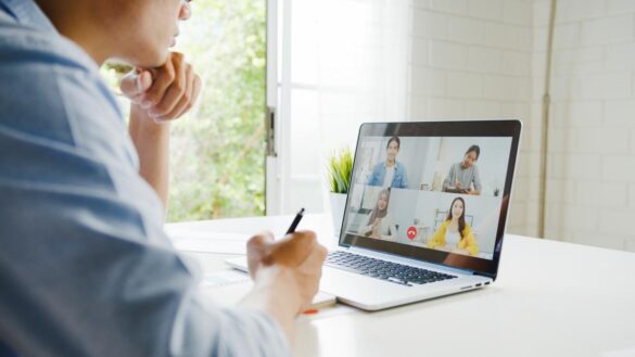 la-otra-cara-de-las-videollamadas:-por-que-sufre-mas-la-voz-con-el-teletrabajo