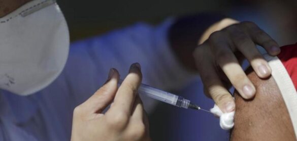 la-ema-urge-a-dar-la-segunda-dosis-de-astrazeneca-antes-de-12-semanas
