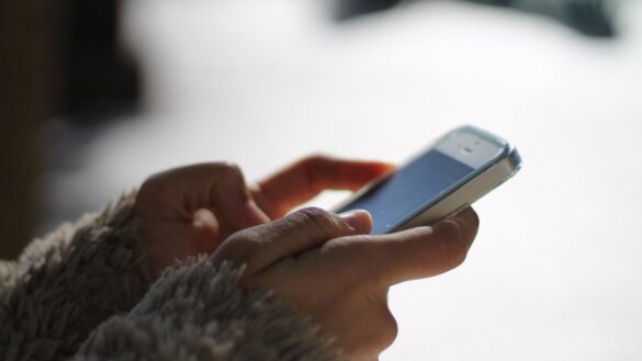 lo-que-le-ocurre-a-tu-salud-cuando-miras-todo-el-tiempo-tu-whatsapp:-«me-sentia-muy-cansada,-con-fatiga-mental»