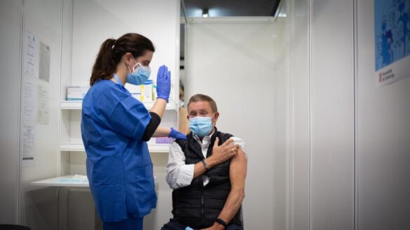 400-voluntarios-ya-han-sido-vacunados-en-el-ensayo-de-astrazeneca-y-pfizer